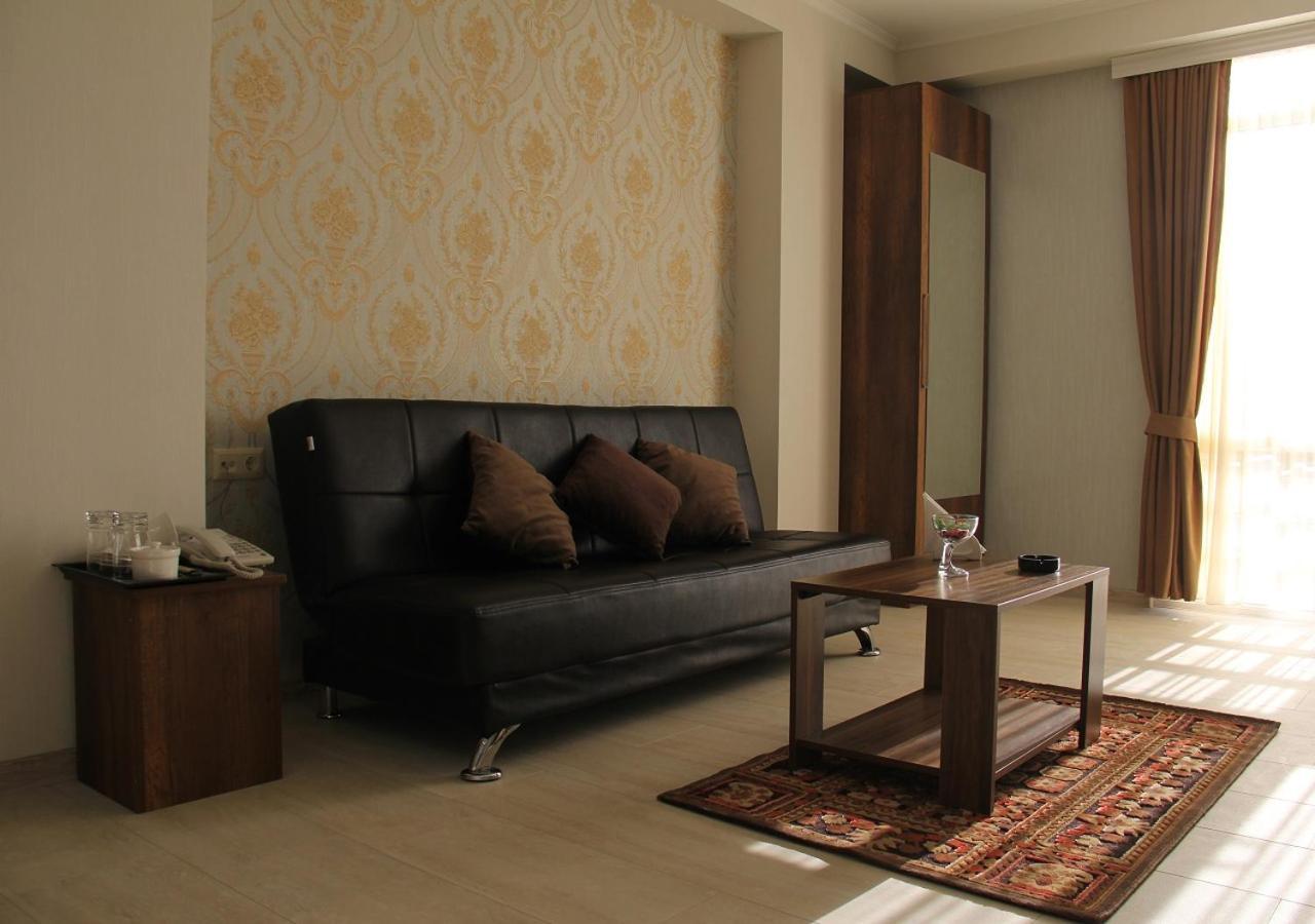 Moon Light Hotel Tbilisi Ngoại thất bức ảnh